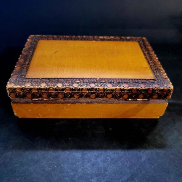 Vintage, Hand-Carved Wooden Trinket Or Jewelry Box - Picture 3 of 9